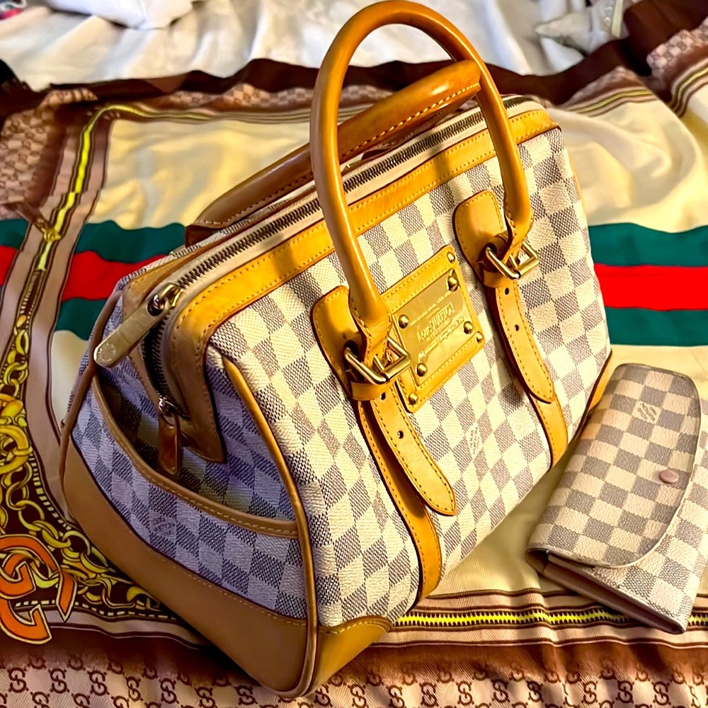 SPOTLESS BEAUTIFUL LOUIS VUITTON HANDBAG VERY CLEAN MADE IN FRANCE .